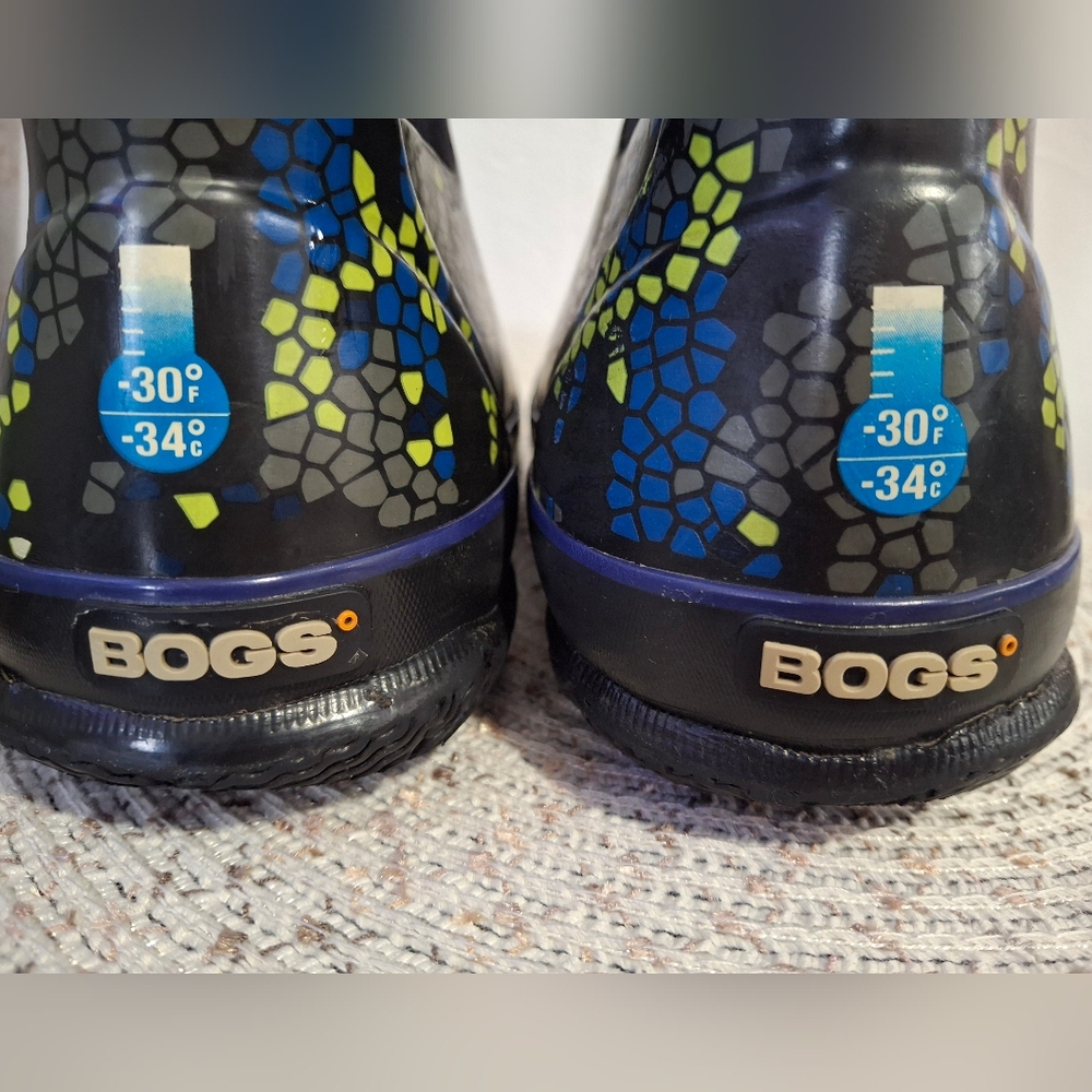 Bogs Kids' Black and Blue Rain Boots Size 3. - Picture 4 of 7